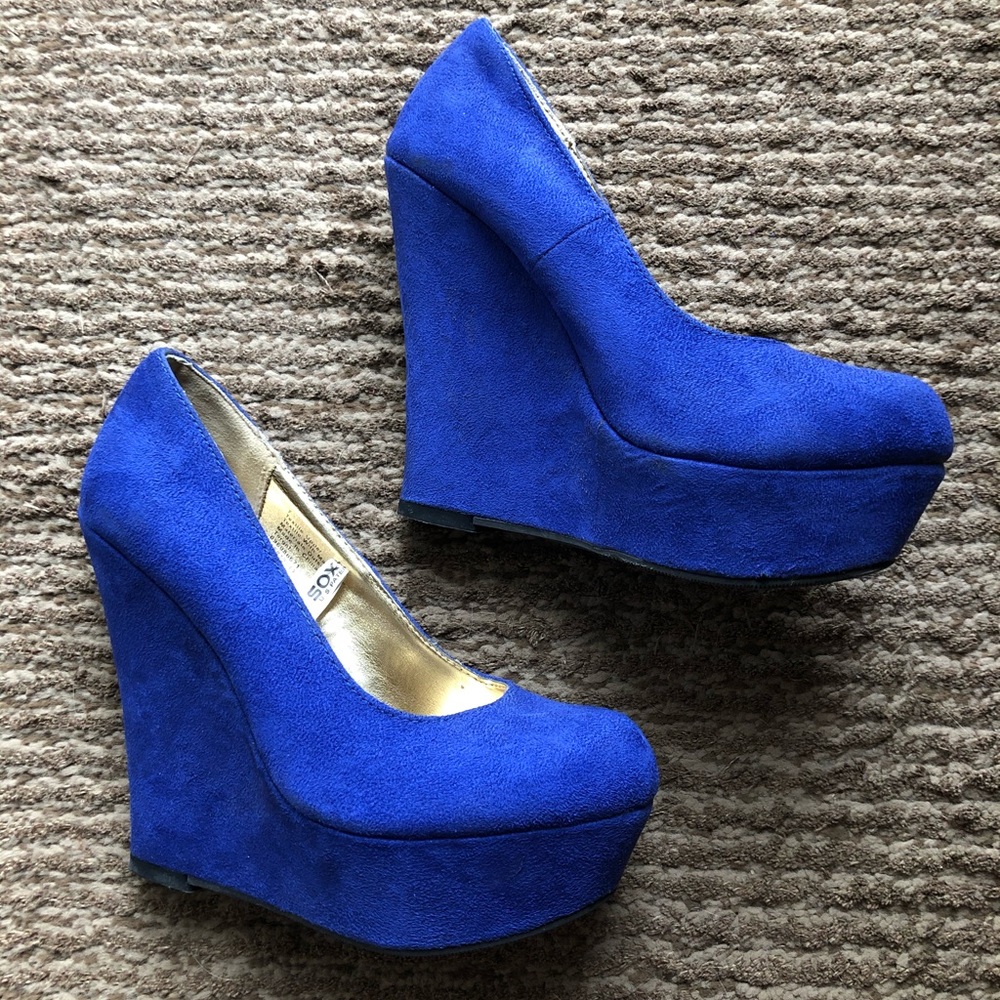 Size 7 Blue Suede Wedge Pump